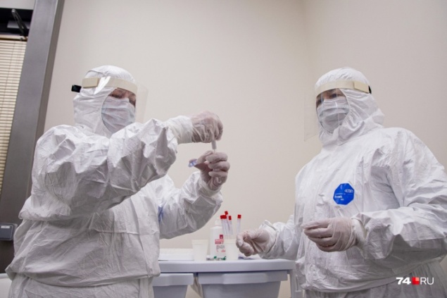 Российскую вакцину от коронавируса ввели первым добровольцам