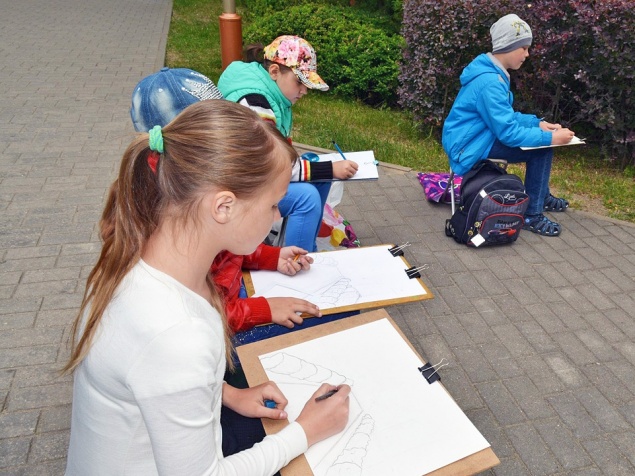 Сегодня в детской художественной школе им.А.М.Знака стартовали практические занятия «Рисование на пленэре»