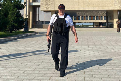 Лукашенко снова появился с автоматом в руках