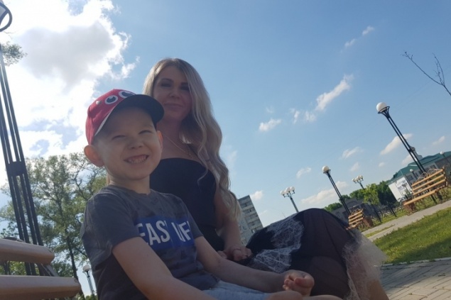 Родителей умершего от рака мальчика обвинили в угрозах расправой врачам в Красноярске