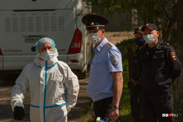 Не только врачи: полиции и Росгвардии станут доплачивать за борьбу с коронавирусом