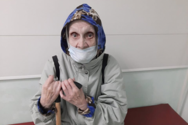 В Красноярске ищут родных бабушки, потерявшей память