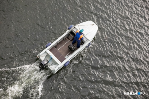 На Таймыре перевернулось судно с пятью людьми, один погиб