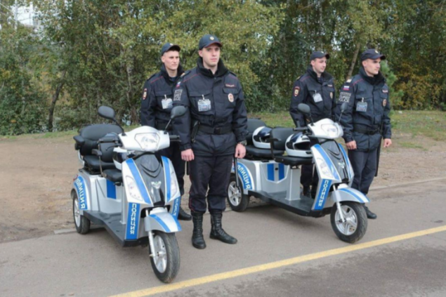 В Красноярске начала работать туристическая полиция на электротрициклах