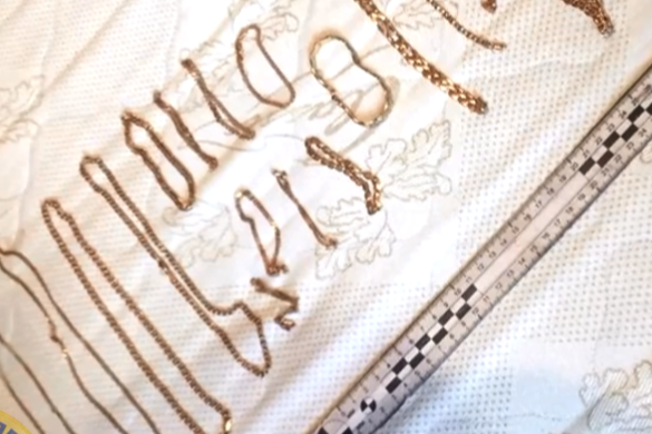 Двое красноярцев ограбили ювелирный магазин с помощью перцового баллончика