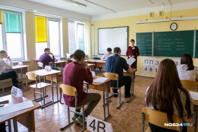 Красноярские депутаты предложили ввести «ковидные» выплаты учителям и приоритетную вакцинацию