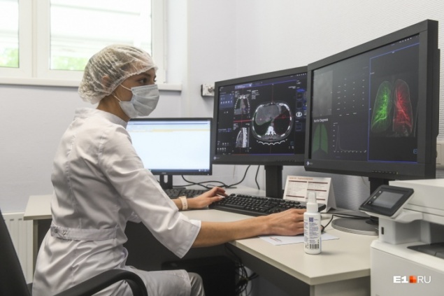 Теперь и среднетяжелых пациентов с COVID-19 будут лечить дома