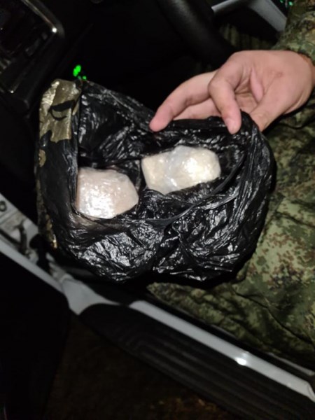 На станции Ачинск двое наркодилеров попались сотрудникам ФСБ с пакетом синтетики. Грозит пожизненное заключение