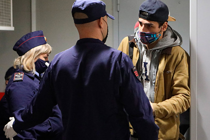 Роспотребнадзор заявил о возможности новых ограничений из-за коронавируса