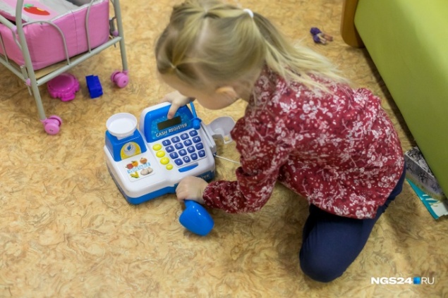 Заведующая детсадом в Минусинске больше года завышала зарплату работников и разницу забирала себе в карман