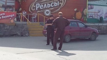 Любителя пинать женщин отдают под суд в Ачинске