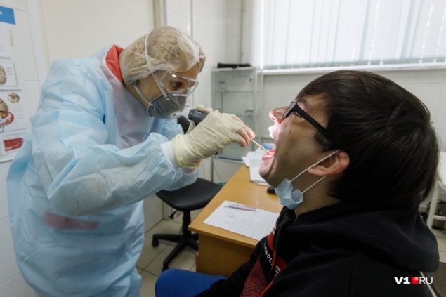 Пять причин боли в горле: разбираемся вместе с врачами