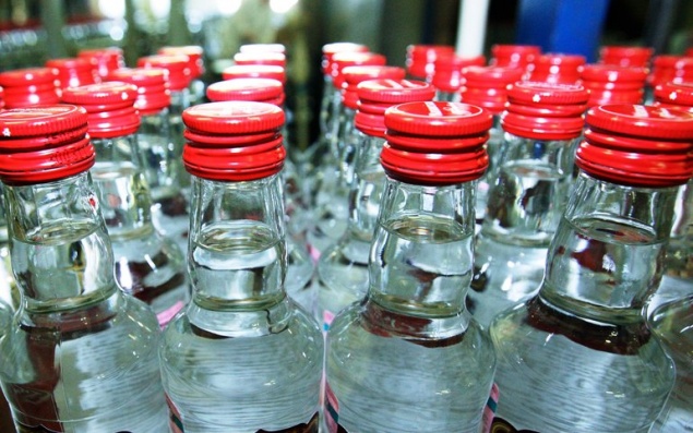 В Свердловском районе нашли склад с почти 6 тысячами литров самопального алкоголя. Хозяин отделался условным наказанием