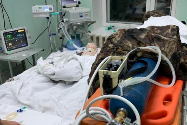 Врачи трех больниц спасали жизнь пятимесячному малышу, который упал с дивана и впал в кому