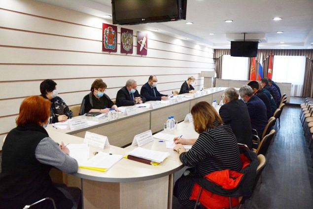 Работу городских структур в новогодние праздники обсудили сегодня на оперативном штабе в администрации Ачинска