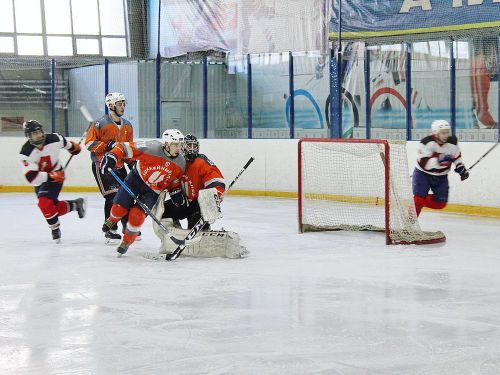 Хоккейная сборная Ачинска одержала третью победу на Чемпионате Красноярского края 2020-2021 года