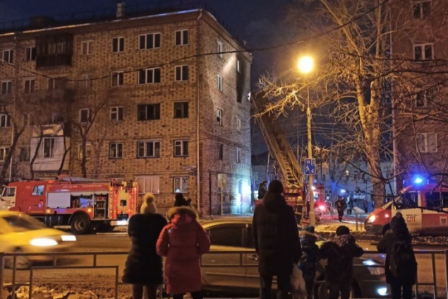 Четыре человека отравились угарным газом при пожаре на правом берегу