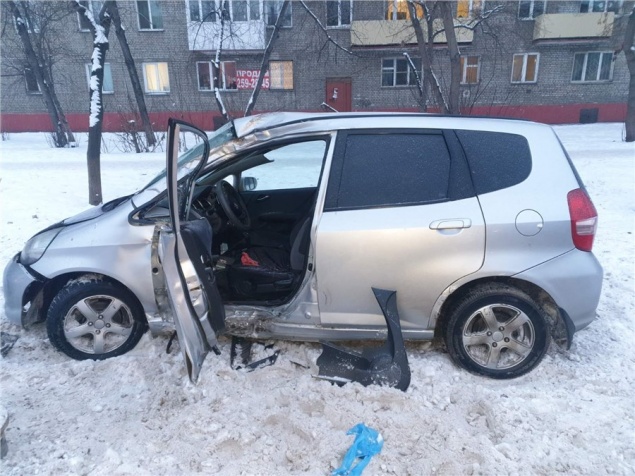 Неопытный водитель насмерть разбился о столб на правобережье Красноярска