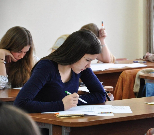 Детсадам и школам Красноярского края пытались продать просроченные продукты