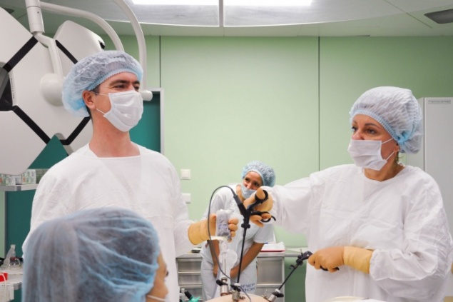 Красноярские врачи удалили у пациентки раковую опухоль во время родов