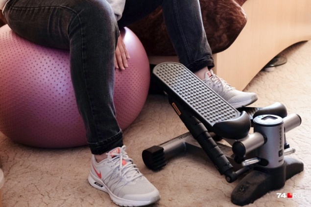 Почему сводит ноги и немеют пальцы: разбираем причины вместе с врачами