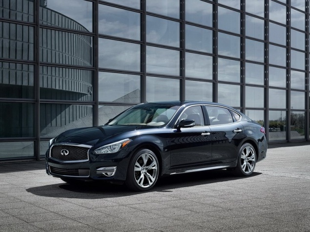 Росстандарт объявил отзыв трех десятков автомобилей Infiniti Q70