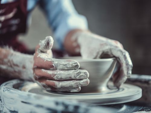 Члены Союза художников России проведут для ачинцев мастер-классы по гончарному мастерству, ручной лепке из глины и печати по ткани