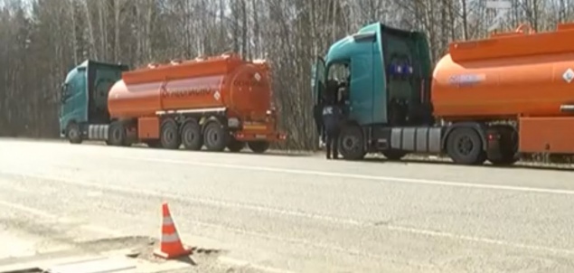 Тяжелым машинам на месяц запретили ездить по красноярским дорогам