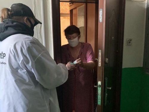 Волонтеры продолжают оказывать «Адресную помощь» населению Ачинска