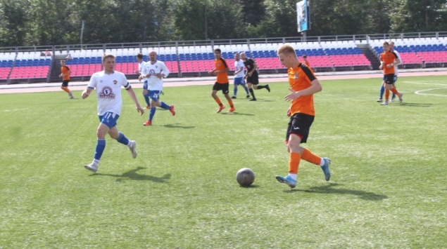 Ачинские футболисты обыграли соперников из Лесосибирска