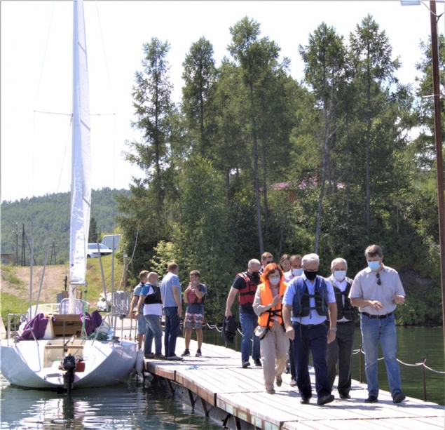 «Намерены тиражировать стандарты»: Александр Усс проверил благоустройство туристических зон Красноярского края