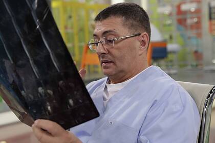 Мясников прокомментировал смертельные случаи после вакцинации