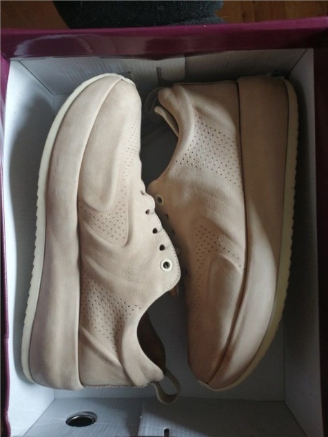 Жительница Ачинска износила купленные в рассрочку кроссовки и отсудила их полную стоимость