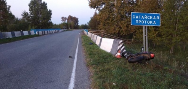 В Хакасии погиб въехавший в ограждение мотоциклист