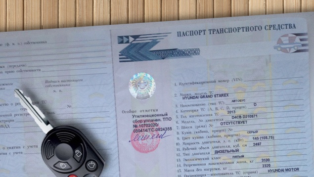 Можно ли переоформить автомобиль на другого человека? Какие последствия?