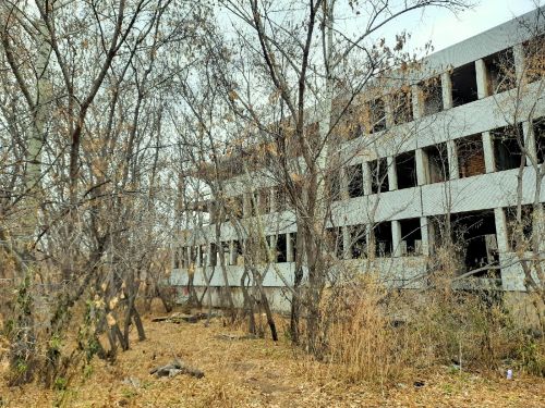 У здания недостроенной школы в 9 микрорайоне появился новый собственник