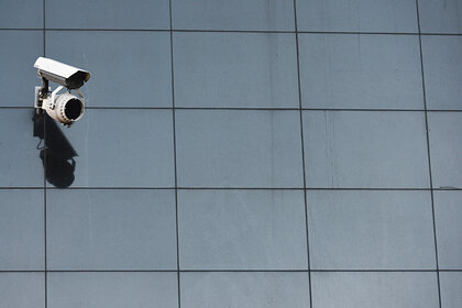 Россиян предупредили об уголовном наказании за незаконную установку видеокамер