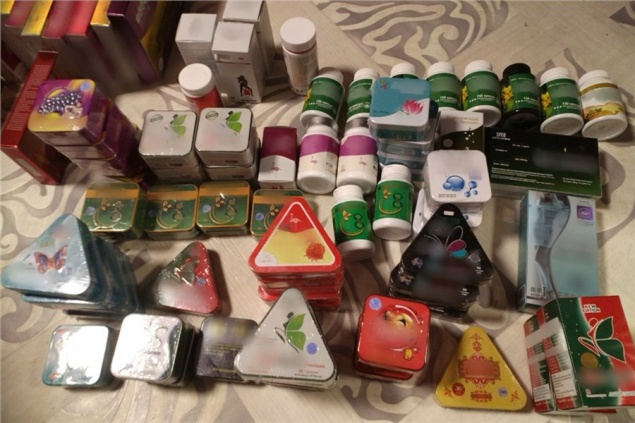 Жительница Ачинска торговала запрещенными таблетками для похудения. В ее квартире нашли больше 100 упаковок