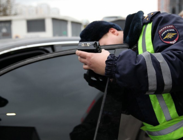 Дорожные полицейские напоминают об ответственности за чрезмерную тонировку