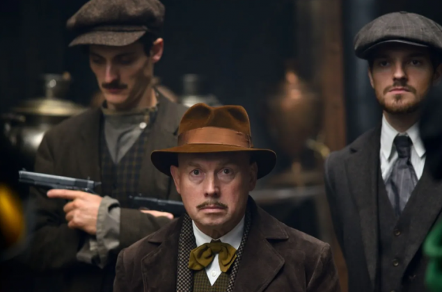 Премьера на канале «Дом кино Премиум»: сериал «Цыплёнок жареный»