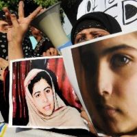 Пакистан обещал награду за стрелявших в девочку талибов