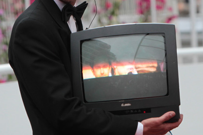 Украинский суд разрешил показывать российские телеканалы