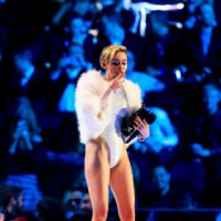 Майли Сайрус выкурила «косяк» во время вручения награды MTV