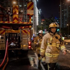 Две тысячи жителей Гонконга эвакуировали из-за бомбы
