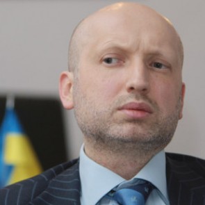 Турчинов подписал указ о выводе украинских войск из Крыма