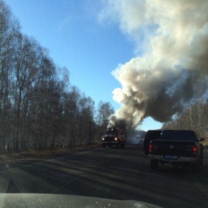 На федеральной трассе в Хакасии сгорел перевозивший детей автобус