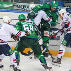 «Салават Юлаев» обыграл «Металлург» со счетом 4:0