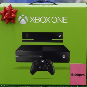 Microsoft выпустит удешевленную на 100 долларов версию Xbox One