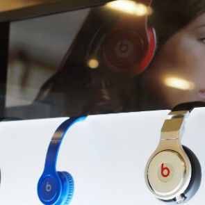 Apple купила производителя наушников Beats за 3 миллиарда долларов