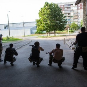 Ополченцы на бронетехнике выдвинулись в сторону аэродрома Краматорска